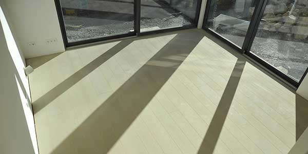Massivholztreppe & Mehrschichtparkett
